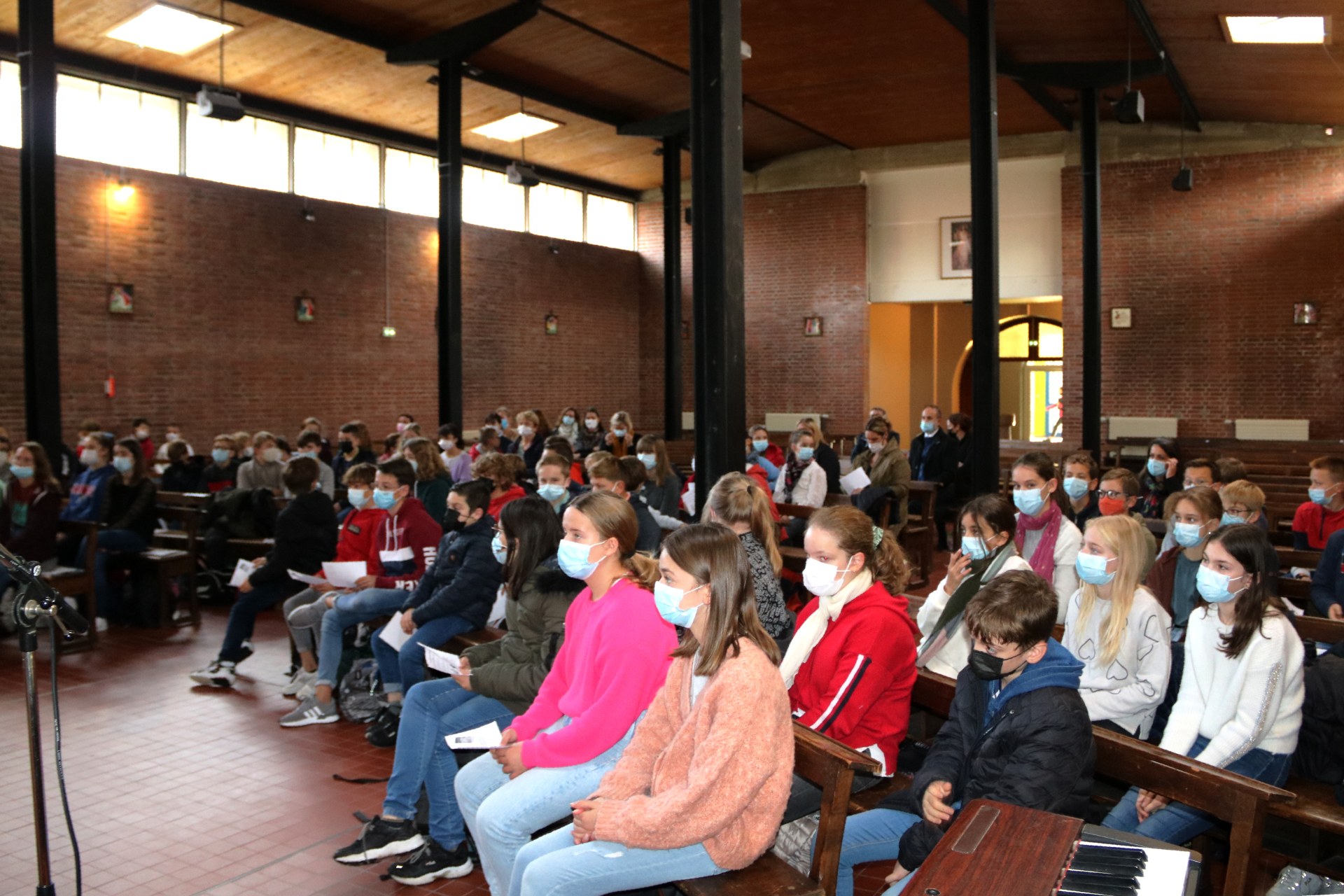 2010_Remise du Nouveau Testament (St-Jean) 4