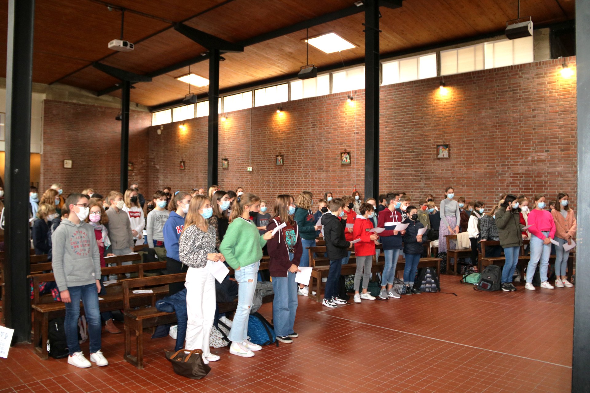 2010_Remise du Nouveau Testament (St-Jean) 29