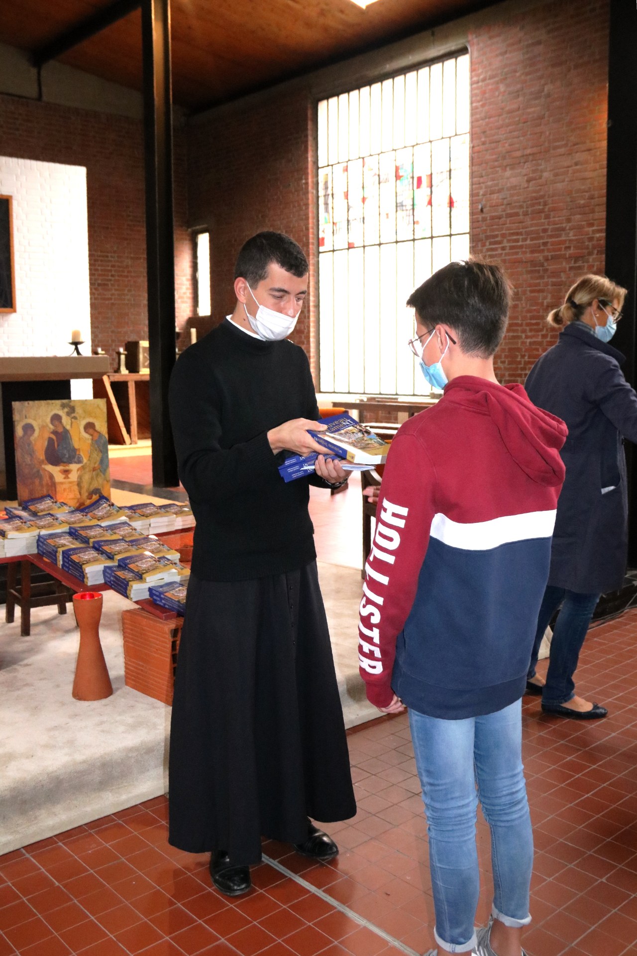 2010_Remise du Nouveau Testament (St-Jean) 45