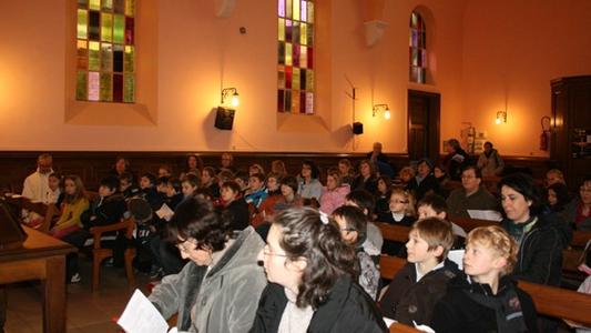 enfants et famille réunis au Temple de Douai