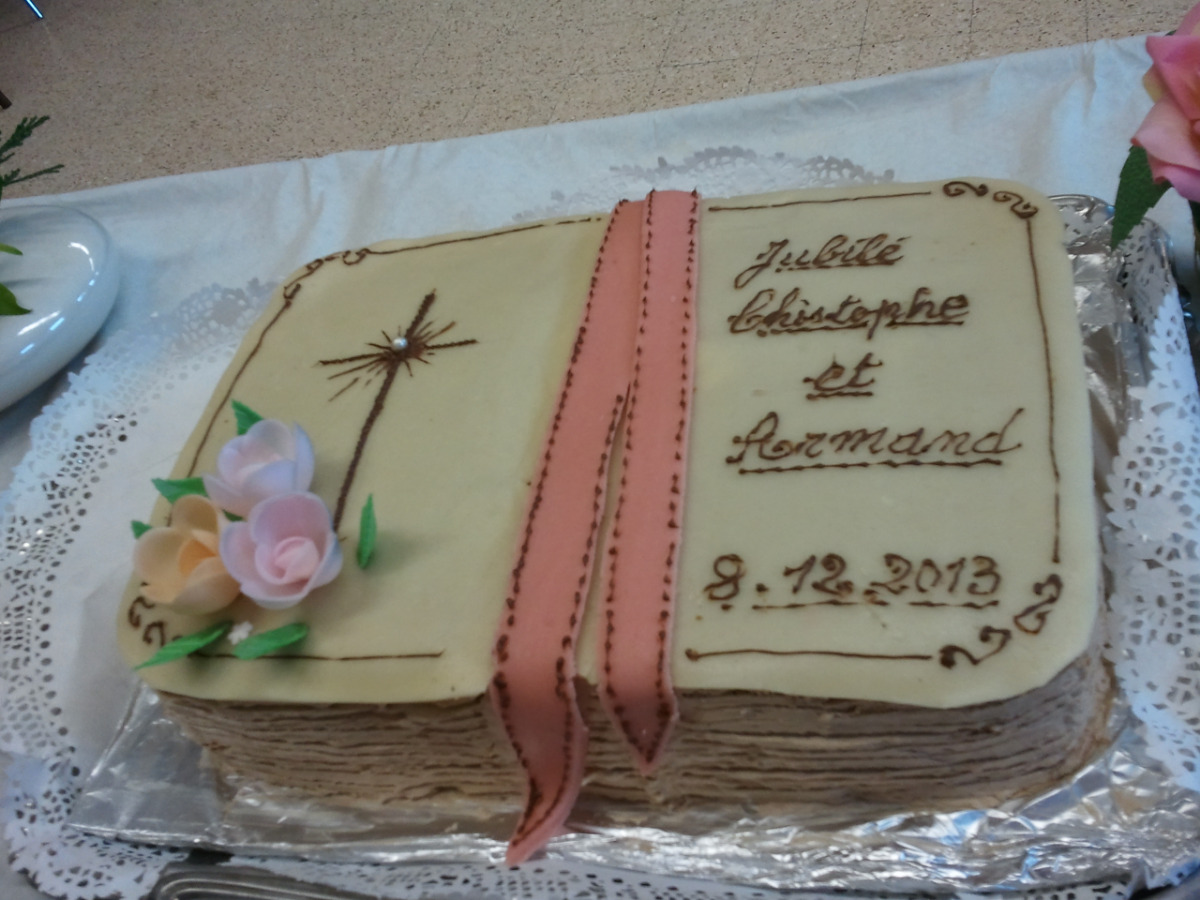 Odette avait réalisé un magnifique et très bon, très grand  gâteau pour la circonstance !