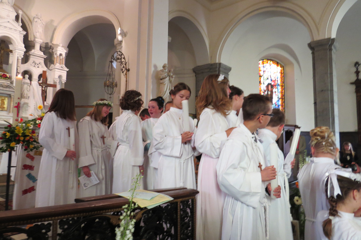 Bon courage! les jeunes! pour suivre le chemin avec Jésus dans l'Amour de tous!...