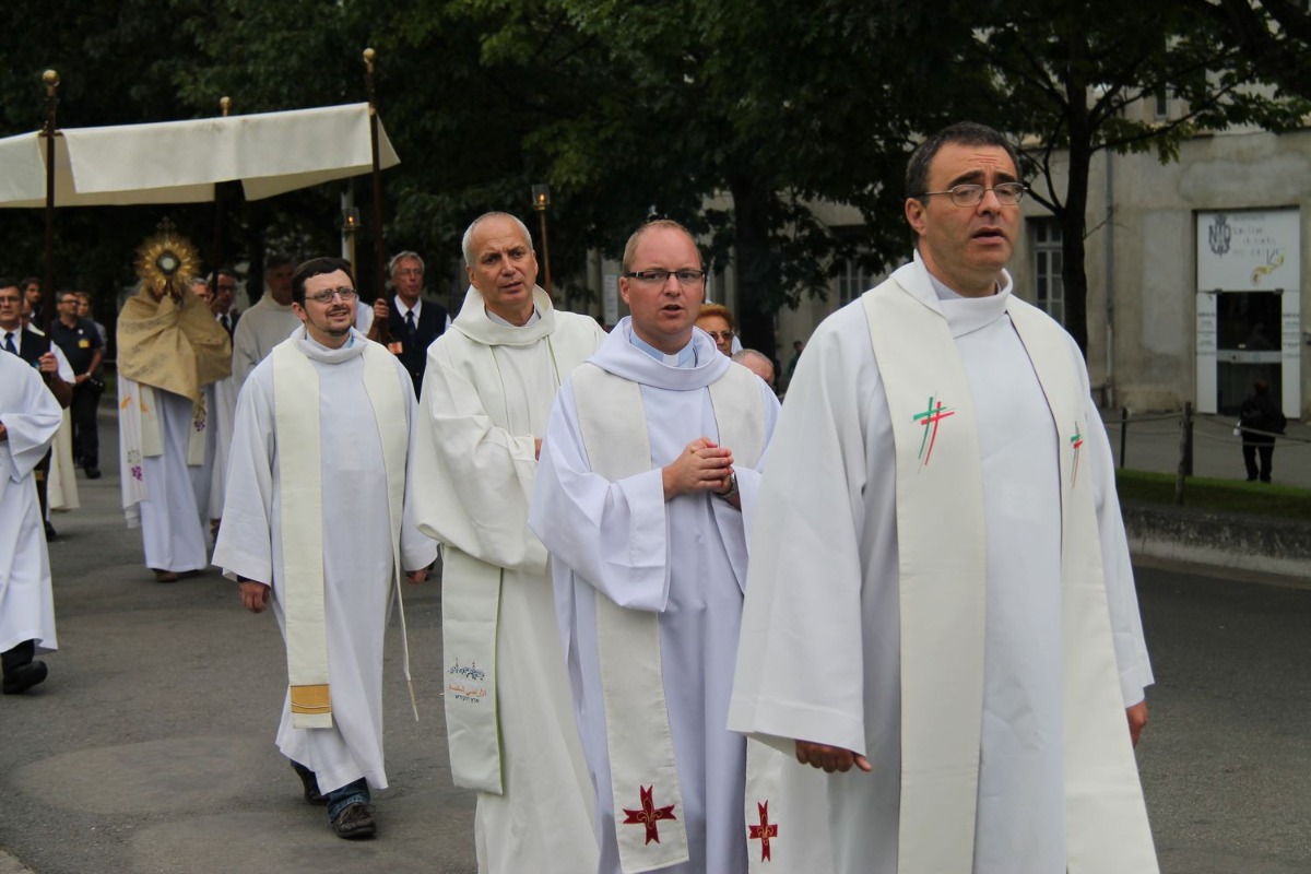 2014_procession_eucharistique 86