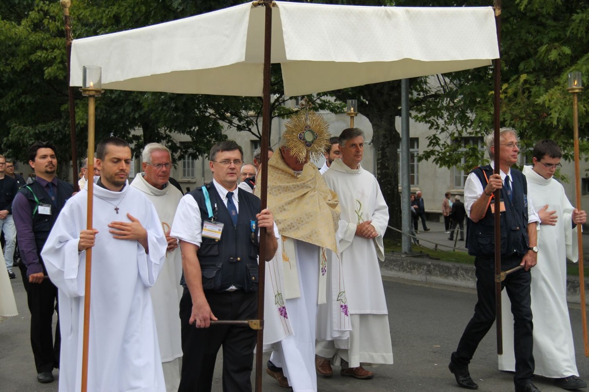 2014_procession_eucharistique 87