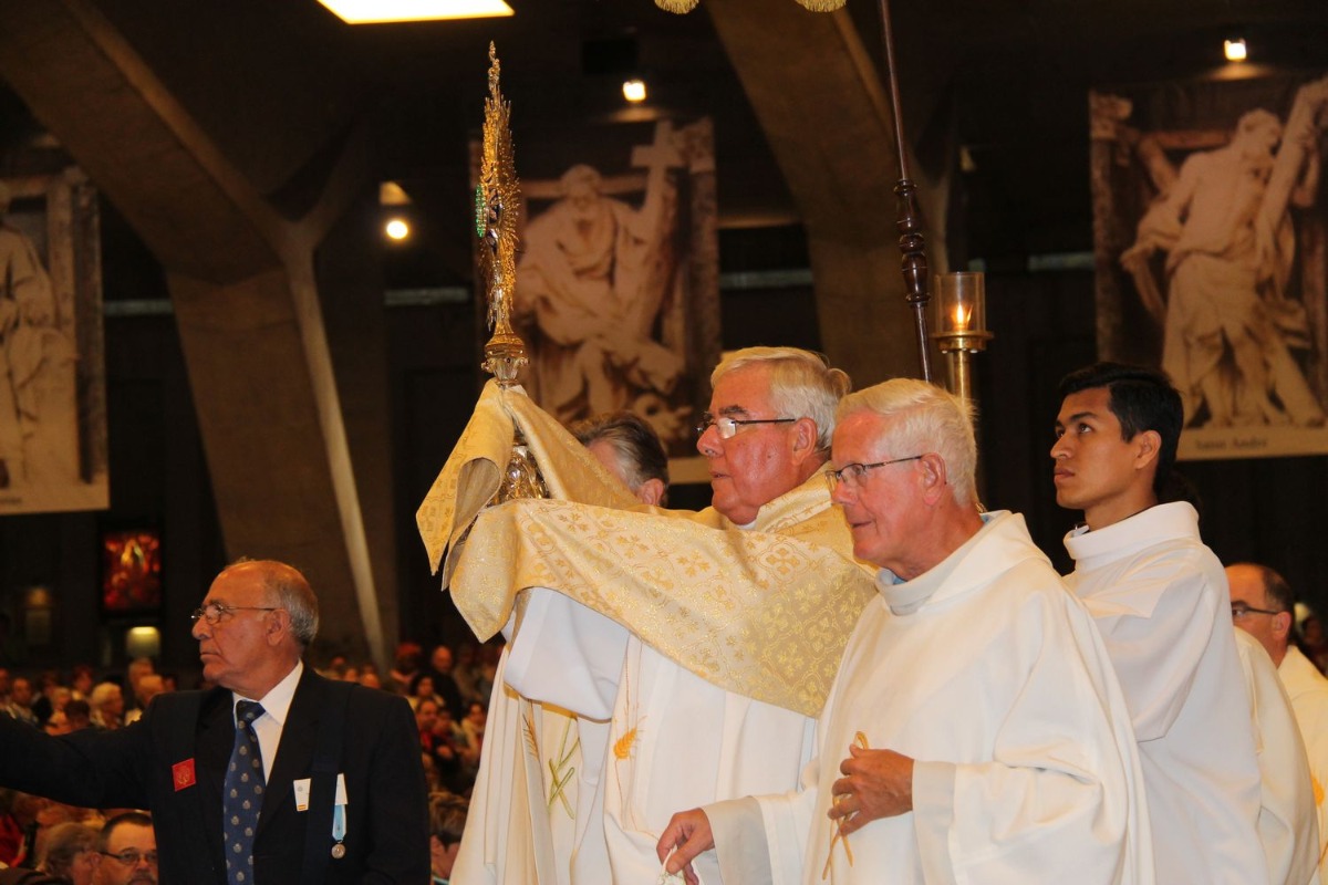 2014_procession_eucharistique 92