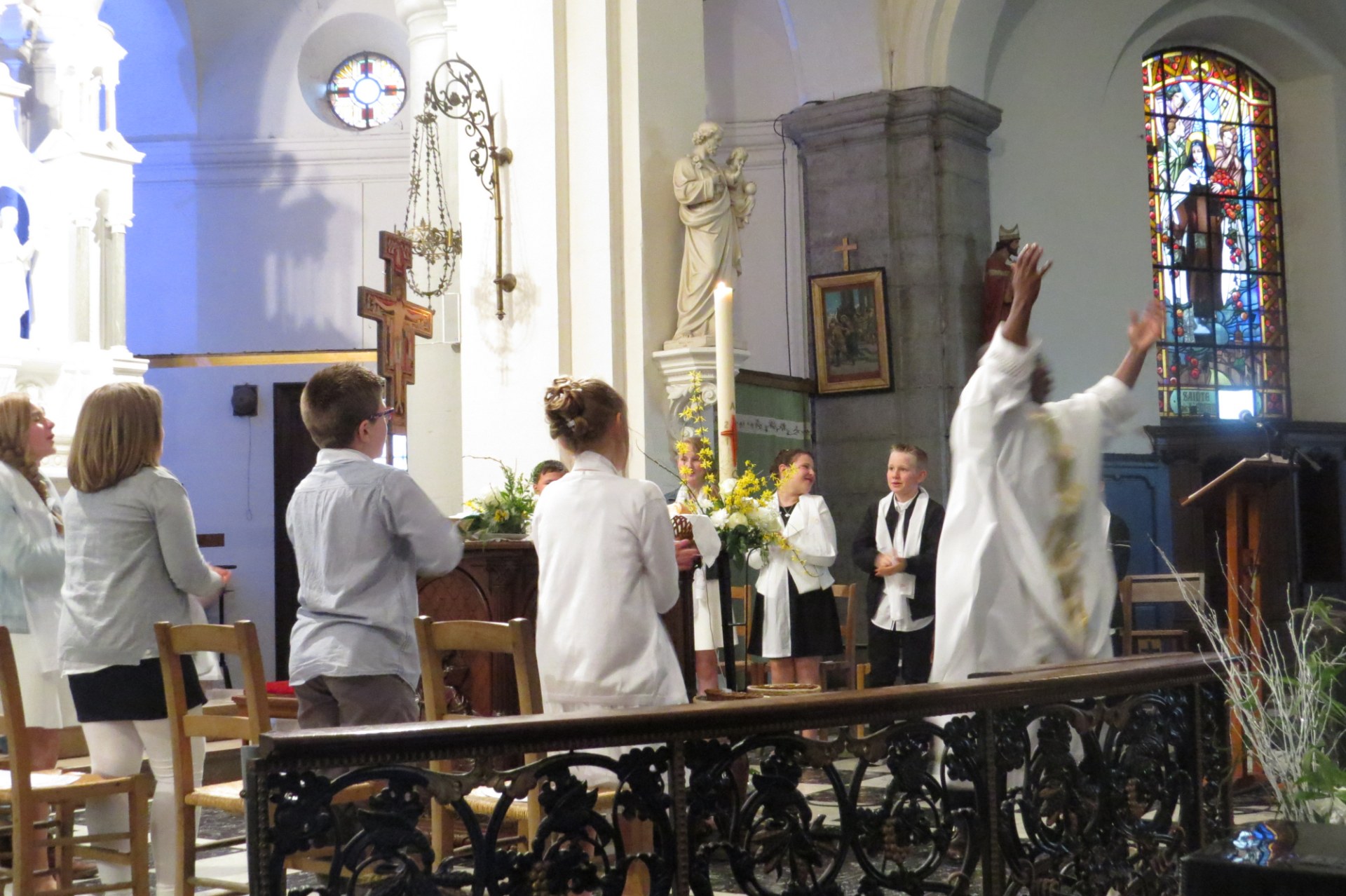 2016 Ières communions HERGNIES (48)
