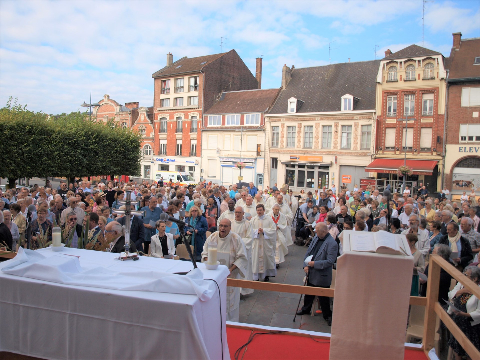 2023 08 15 Messe parvis cath  (15)