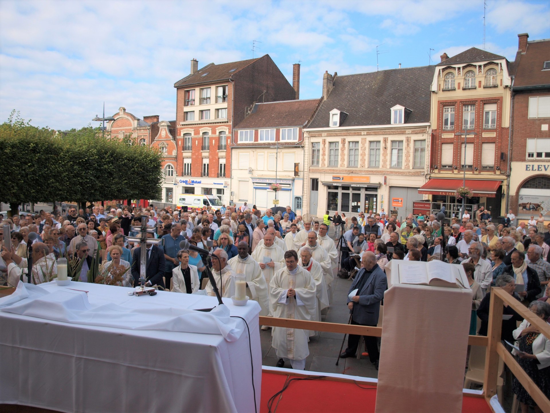 2023 08 15 Messe parvis cath  (16)