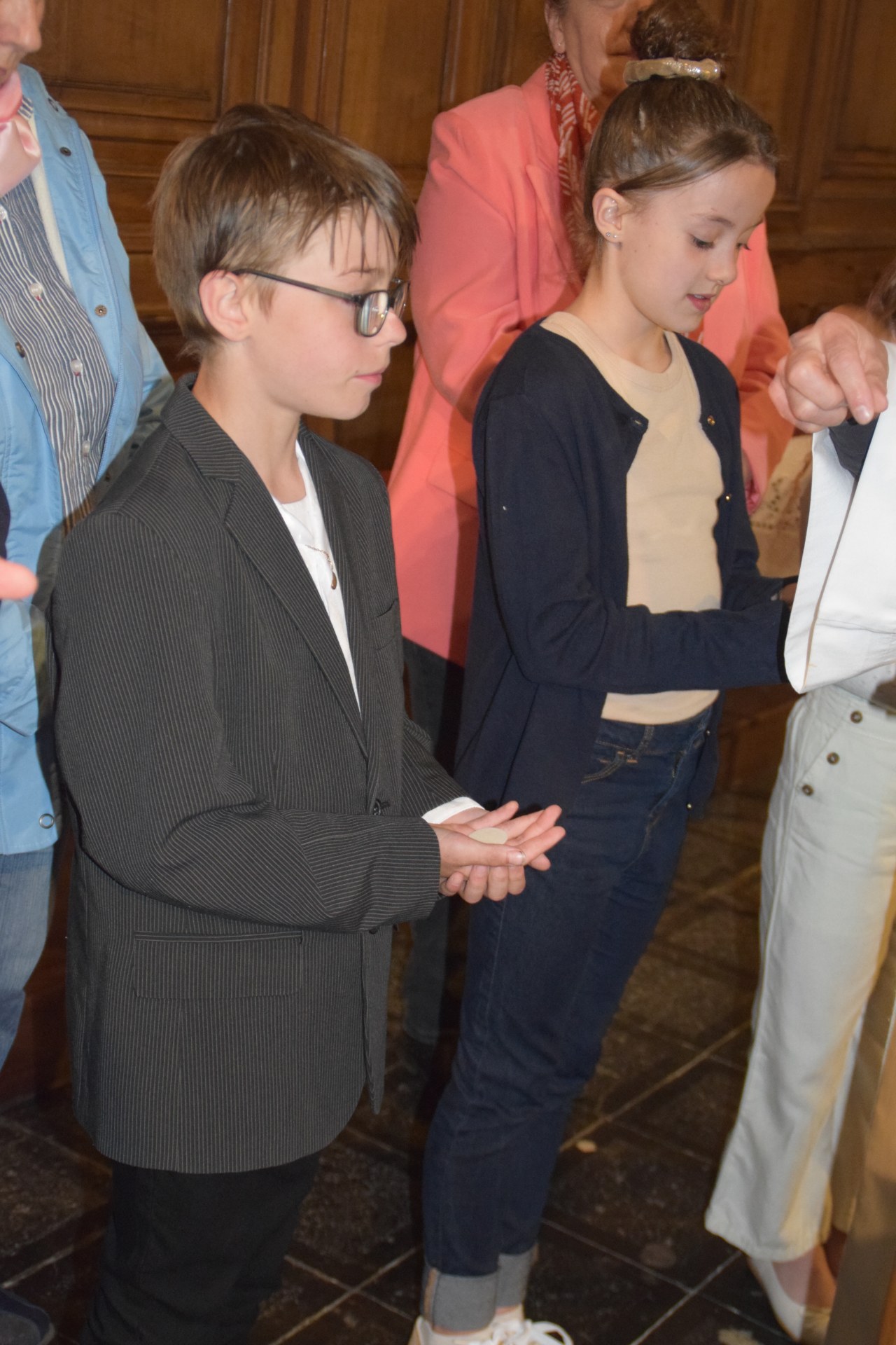 2024-05-11 Premières eucharisties à Maroilles 46