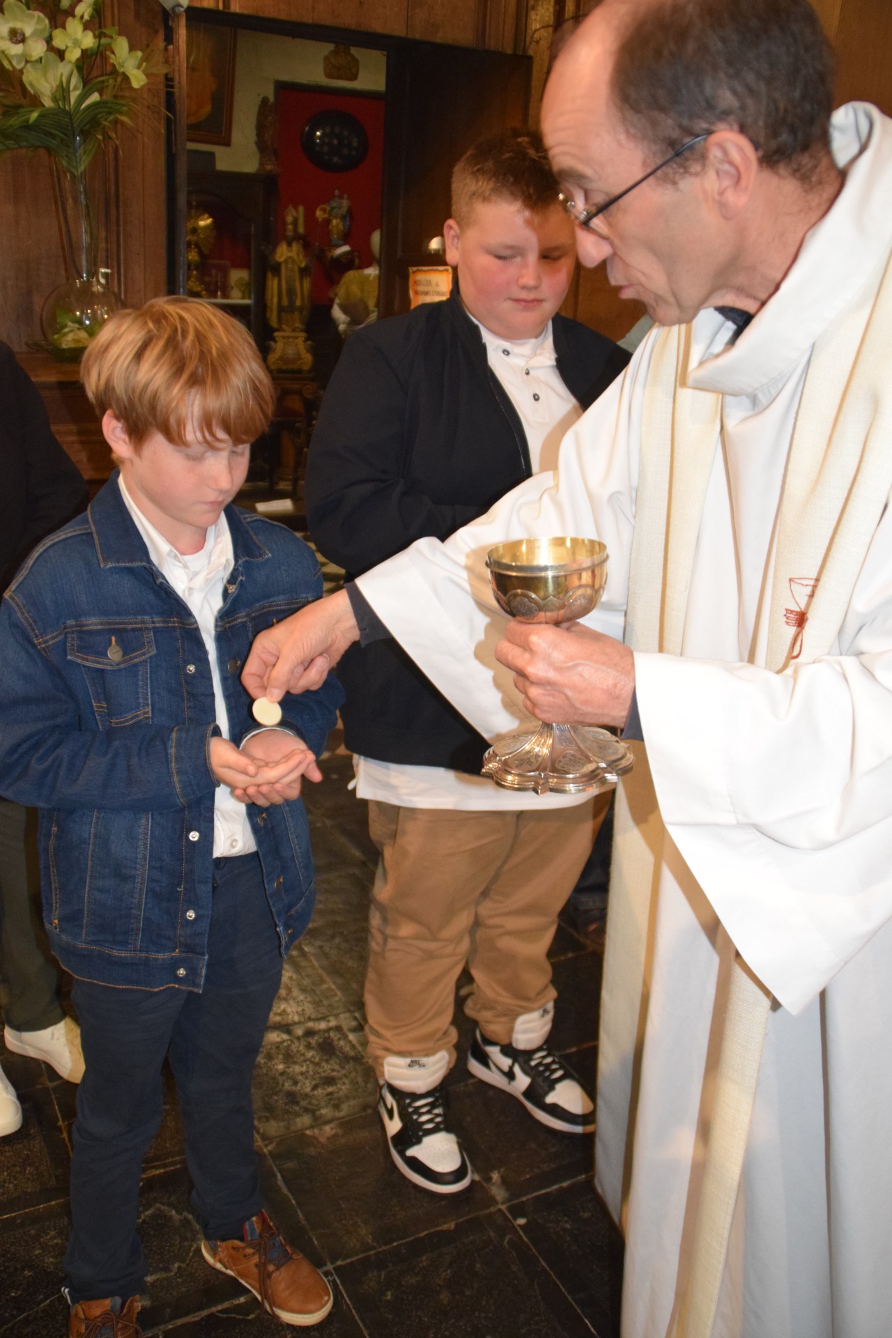 2024-05-11 Premières eucharisties à Maroilles 48