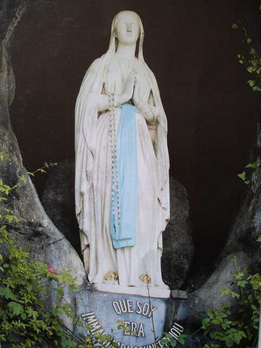 nd%20lourdes%20grotte1w%2010-28-2007.jpg
