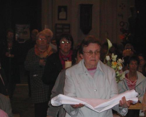on va mettre la table pour l eucharistie