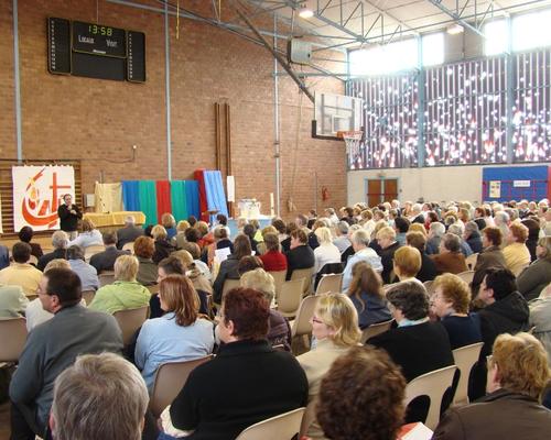 L'après-midi, Michel présente les ateliers et invite à rejoindre celui choisi
