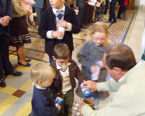 EAU APPORTEE PAR LES ENFANTS 240