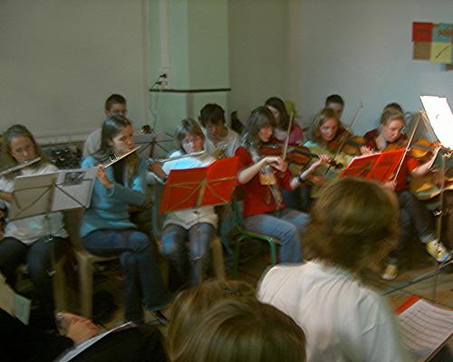 pendant l'eucharistie, une partie des nombreux musiciens, les chticlam'-istes