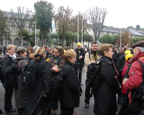 Les gens arrivent de partout ...
