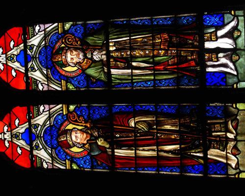 les 2 saints St Saulve et Saint Martin avec leurs attributs
Verrière de droite