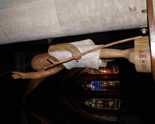 saint patron de notre paroisse dans son nom précédent, associé à l'Escaut qui ne passe loin ...là-bas comme nous le montre saint JB. Cette statue a été sculptée par un saint saulvien qui souhaitait garder l'anonymat : il habitait non loin de l'église rue 