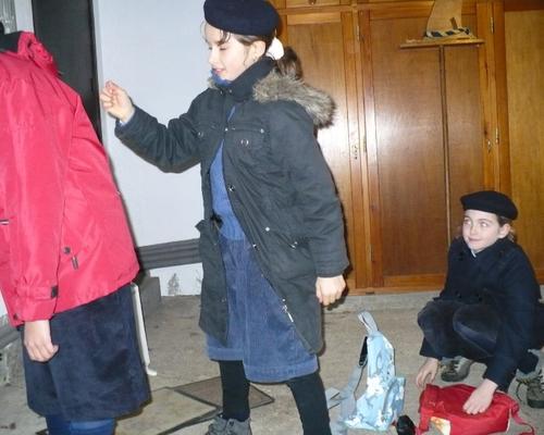 le père noël suivi de son lutin