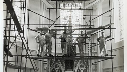 2 Y 1_239_construction eglise_ouvriers sur echaffa