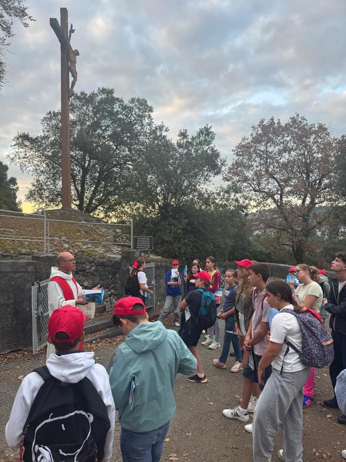   24 aout pele jeunes chemin de croix