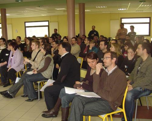en grand groupe