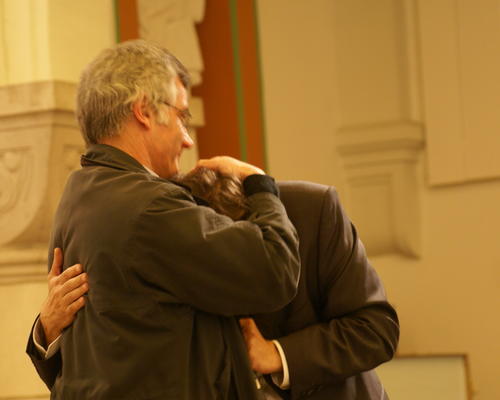 Comme Jean, le bien aimé du Christ, laissez reposer votre tête sur le coeur de Jésus... mise en scène Bernard et Thierry