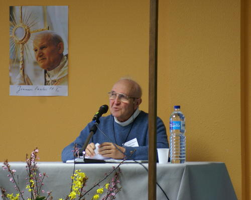 Le Père Jean Pierre Vandamme apporte son expérience : "l'Eucharistie, sommet de toute la vie chrétienne?.
