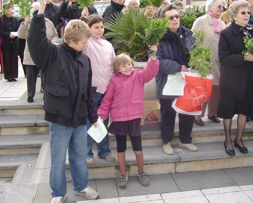 sur la place
