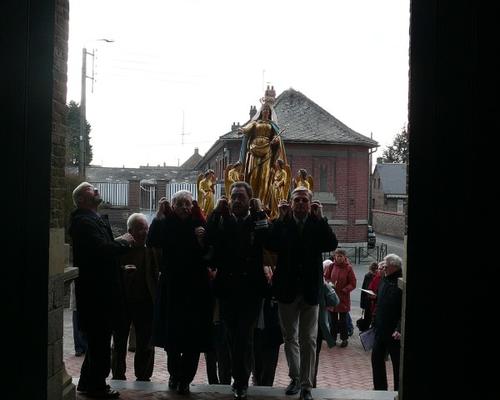 ntrée dans l église