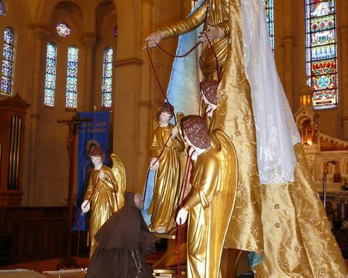 La statue de ND du St Cordon...