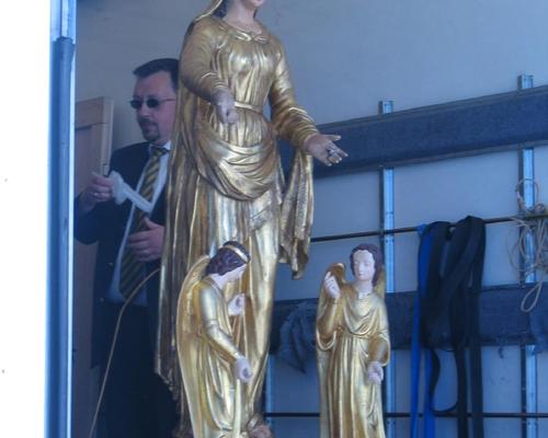 La statue va étre démonté de son socle
