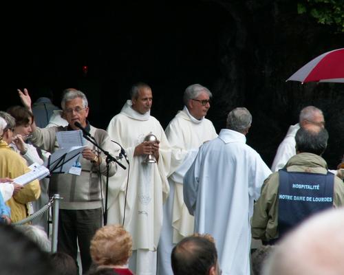 15 mai A - Messe a la Grotte (5)