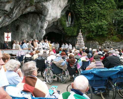 15 mai A - Messe a la Grotte (8)