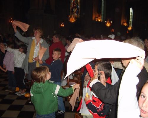 Le groupe et les autres paroissiens du doyenné se sont rassemblés à la cathédrale pour la célébration...