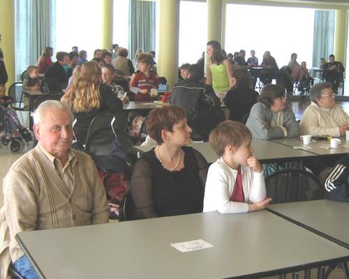 Un public nombreux de familles et amis