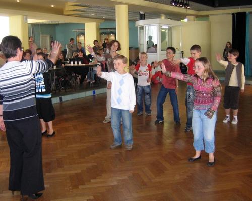 La danse d'Hélène par l'équipe du Calvaire