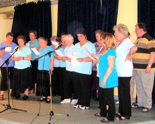 Chant final... "Alors ils viennent se chauffer chez moi, et toi aussi tu viendras..."