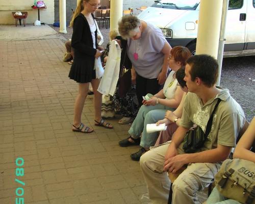 Une petite pause avant de partir en procession ...