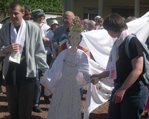 "Notre-Dame du 8 mai à Jolimetz" part en procession