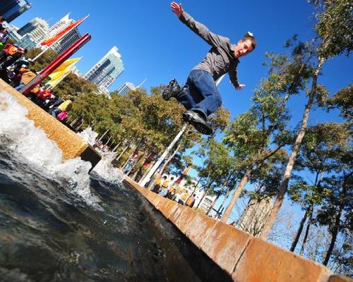 Jean dans les airs