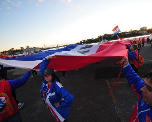 Un drapeau géant du Paraguay