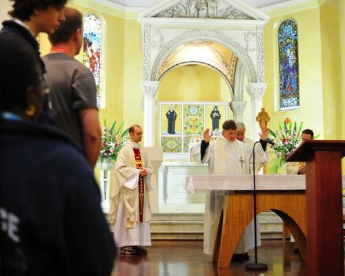 messe dans l'église du collège samedi matin