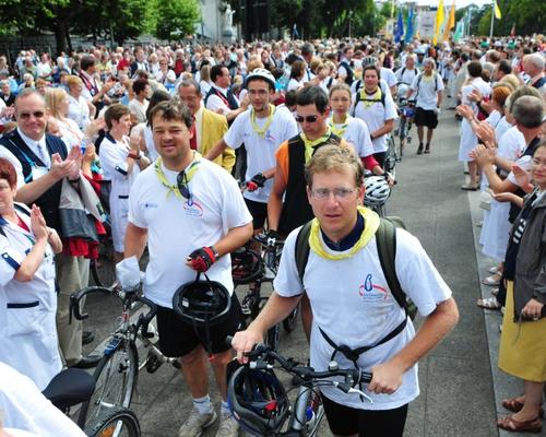 Les cyclistes arrivent