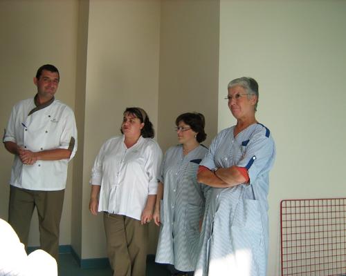 Cuisiniers et femmes d'entretien... Merci !