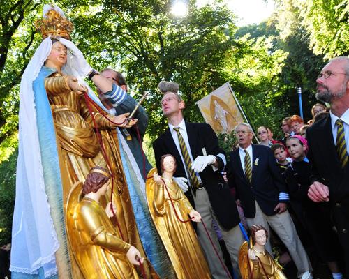 La vierge change de manteau
