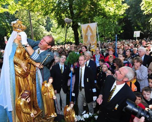 La vierge change de manteau