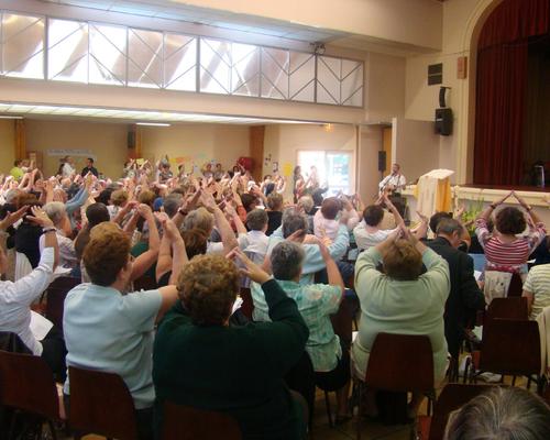 On chante en faisant des gestes
