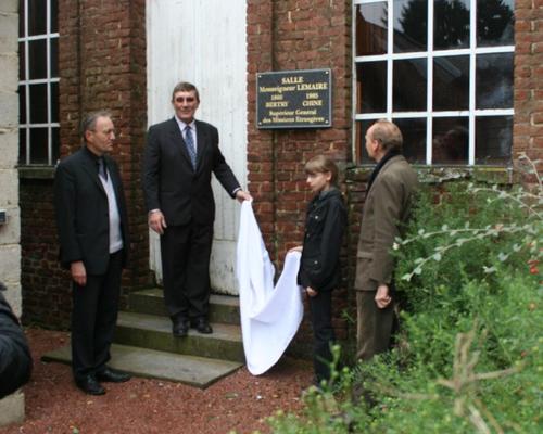081011- Plaque commemorative (1)