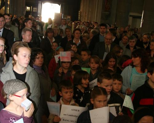 Procession entrée Bertry - enfants (35)